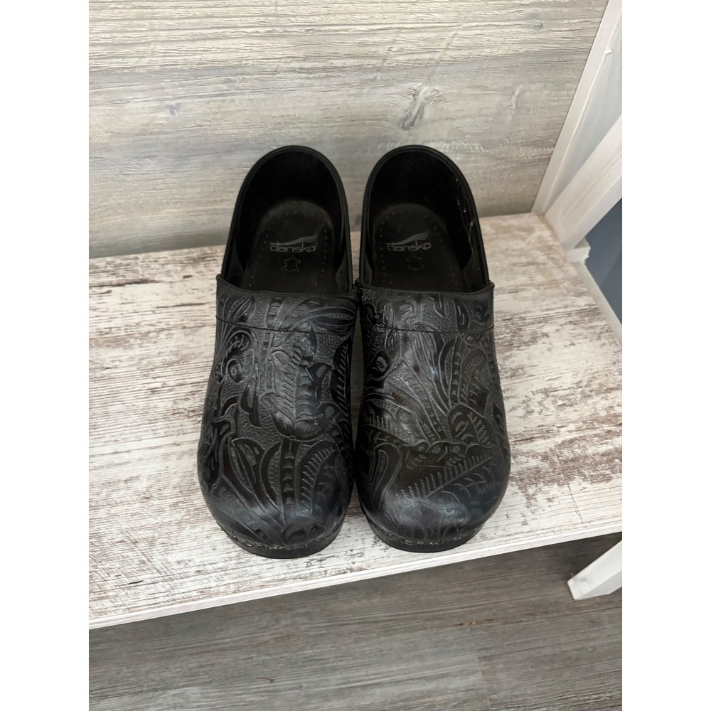 Dansko Professional Black Tooled Floral Leather Clogs Nursing Shoes Womens 41